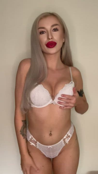My first Striptease ever, hoe at least one person likes it 😇 - free porn video