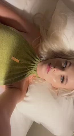 Showing off my puffy lips ;) - free porn video
