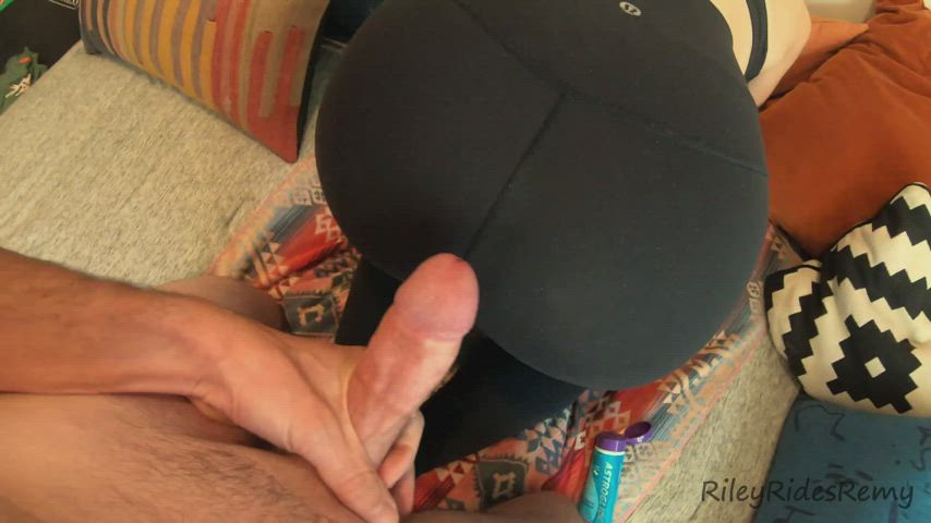 Yoga instructor with great little bubble butt takes a load on her Lululemon yoga pants!! - free porn video