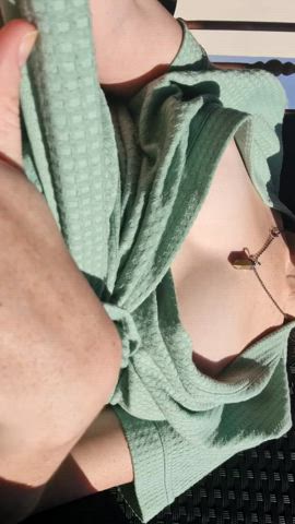 Im a big fan of flashing my pussy in view of my neighbors - free porn video