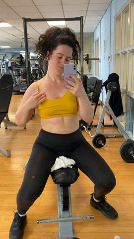 I love flashing my titties at the gym - free porn video