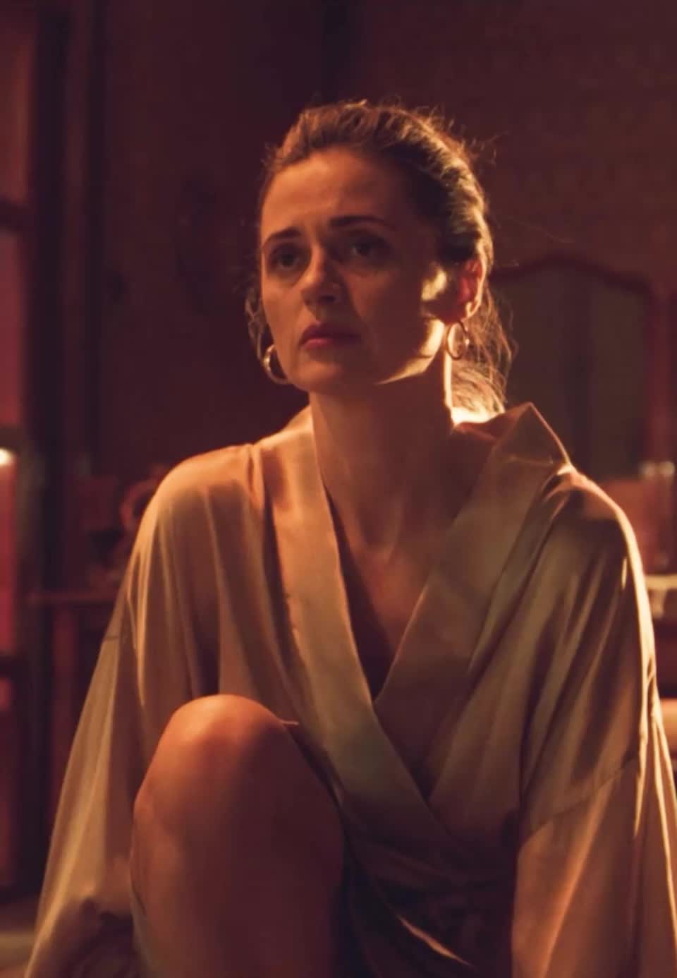 Agnieszka Grochowska amazing 42-years old polish butt in Netflix film "How I Fell in Love With a Gangster" (2022) - free porn video