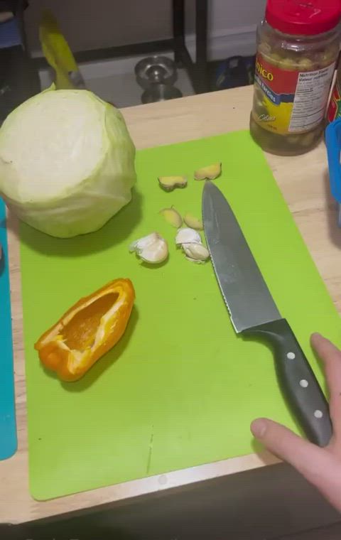 He cooks, I suck - free porn video