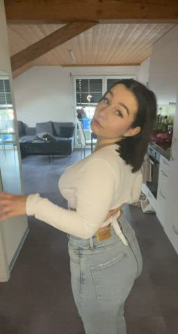 Would you date a nerdy swiss student with my body type? - free porn video