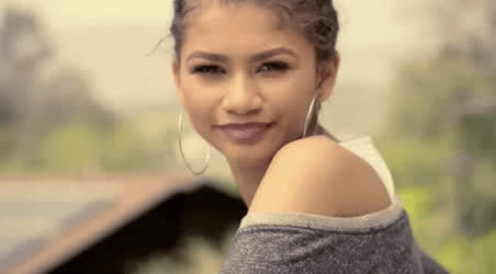 Imagine Z€ndaya´s Face in a Blowbang - free porn video