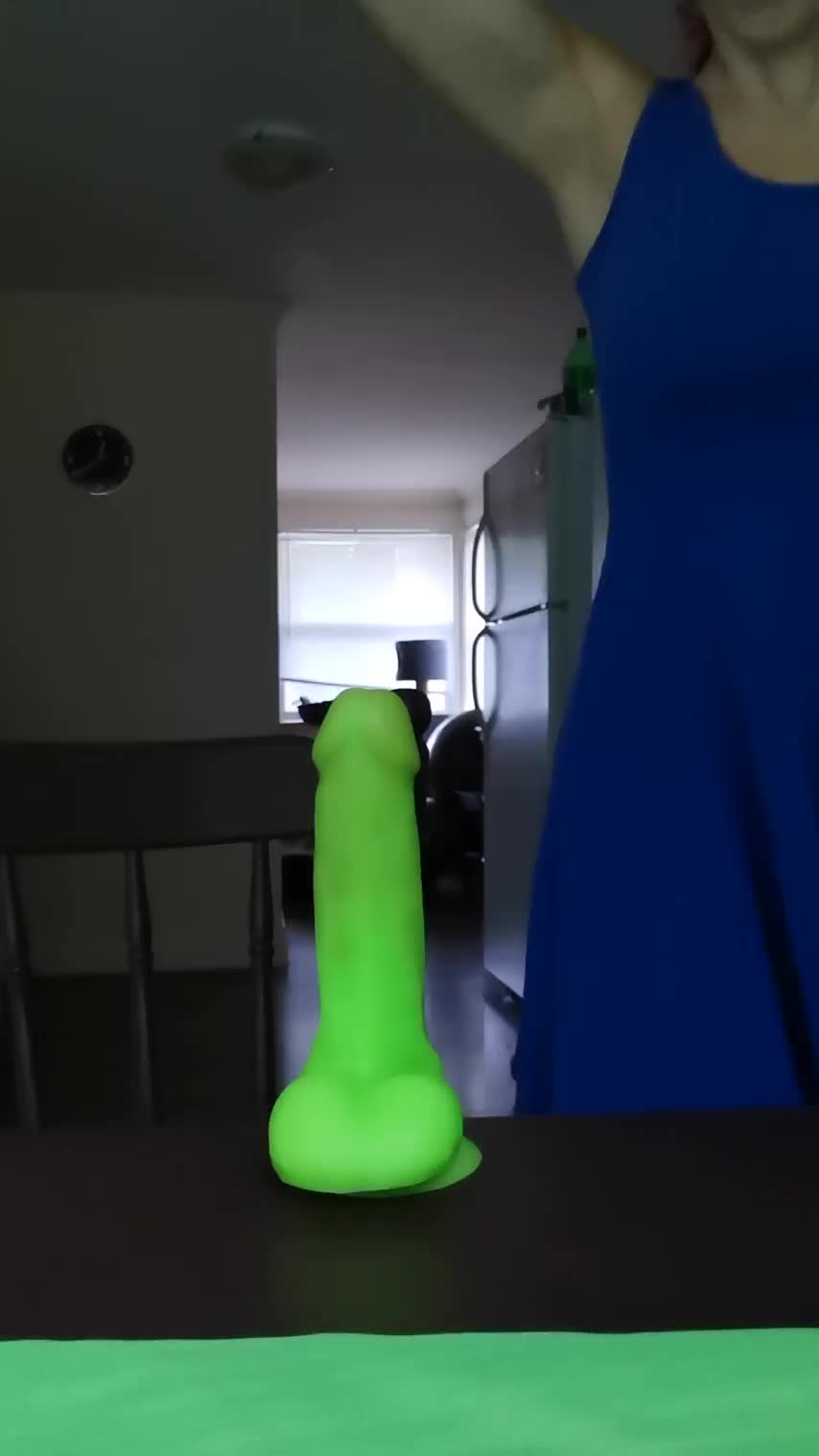 Master told me to suck with no hands and show you all what a dirty slut I am - free porn video