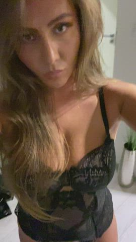 I like to play when I'm naked so tell who likes it?? - free porn video