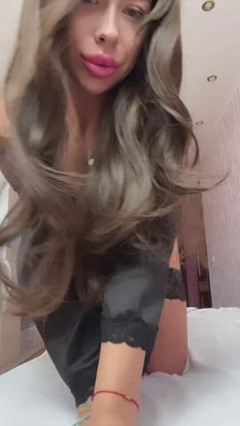 look what's waiting for you here in bed baby - free porn video