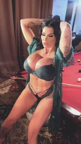 Bimbo queen - free porn video