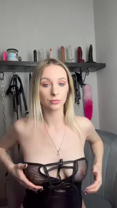 Always playing with them when daddy’s gone - free porn video