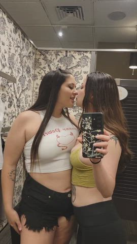 got horny trying on outfits! - free porn video
