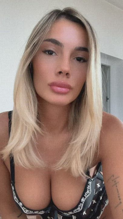 Hi to the same 4 guys who see me stripping half naked🥰 - free porn video