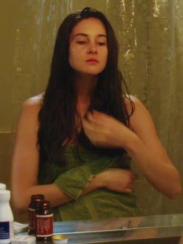Shailene Woodley's titties - free porn video