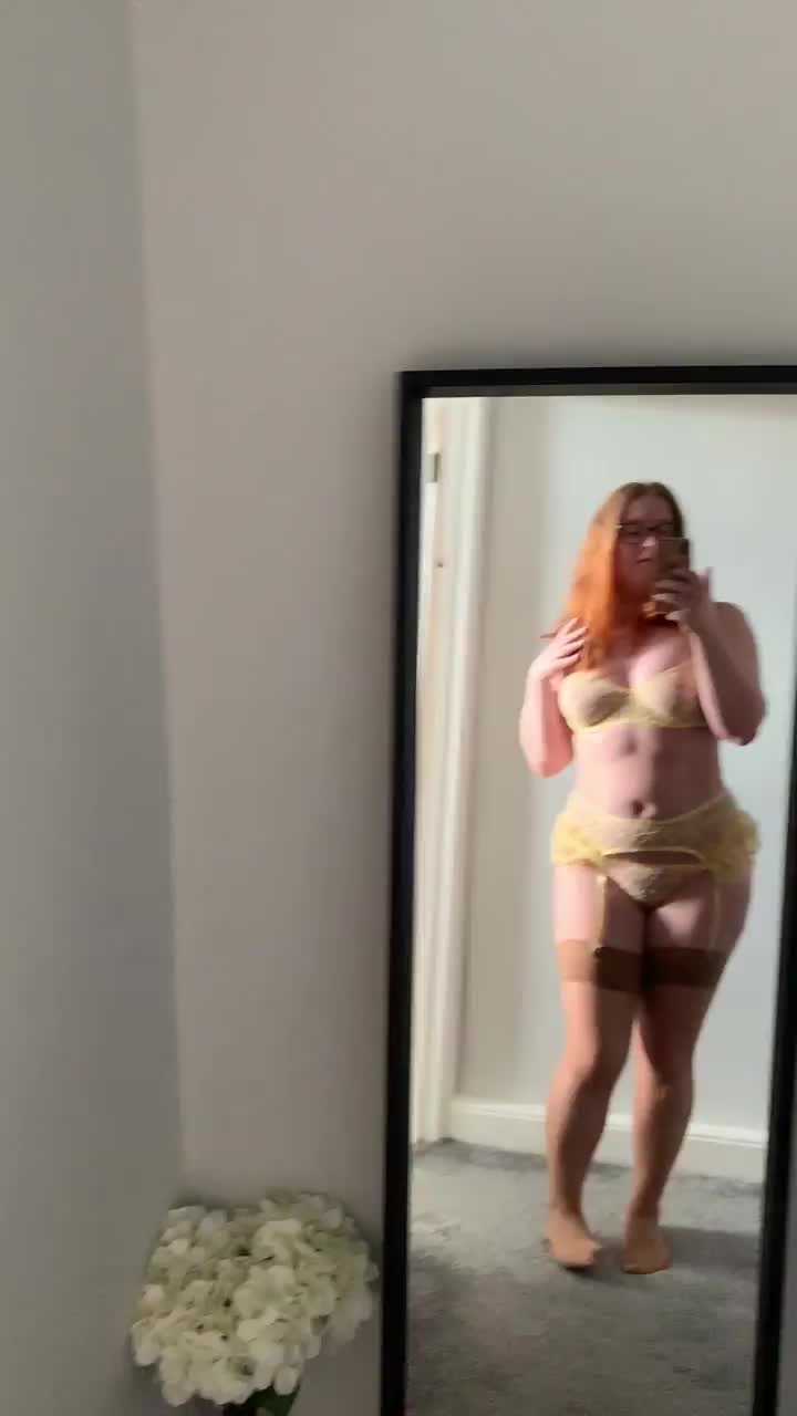 Pale and curvy :) - free porn video