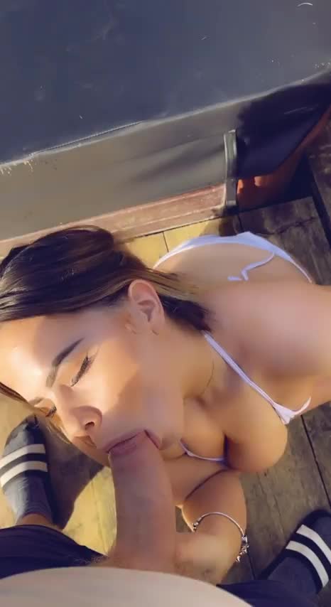 Outdoor blowjobs makes things even more fun - free porn video