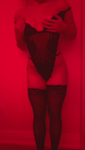 Looking for a man who can play with my beautiful tits🥰😘 - free porn video