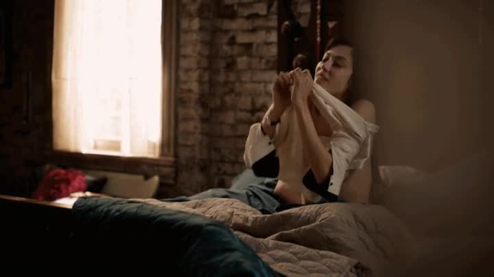 Mishel Prada in Vida [S1E6-2018]: Comfy in Bed - free porn video