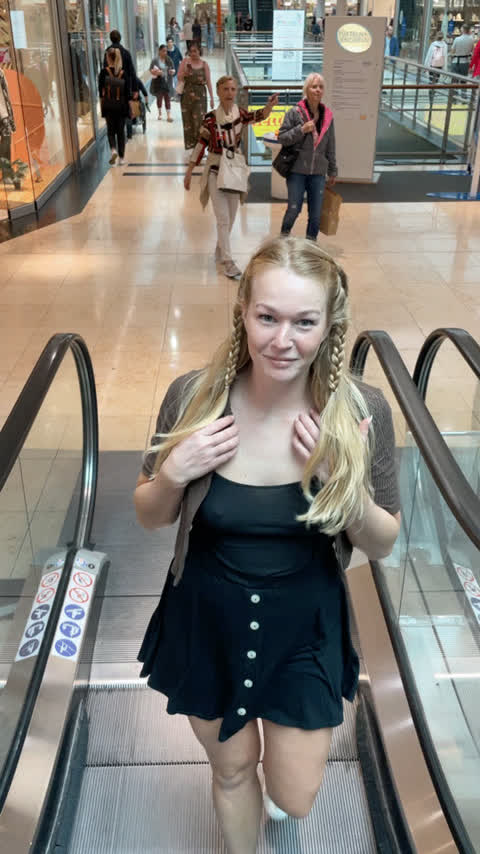 Watch me as I get eye contact with the guy on the other side lol! honestly loved it! - free porn video