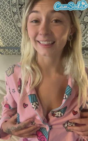 Cutie masturbates - free porn video