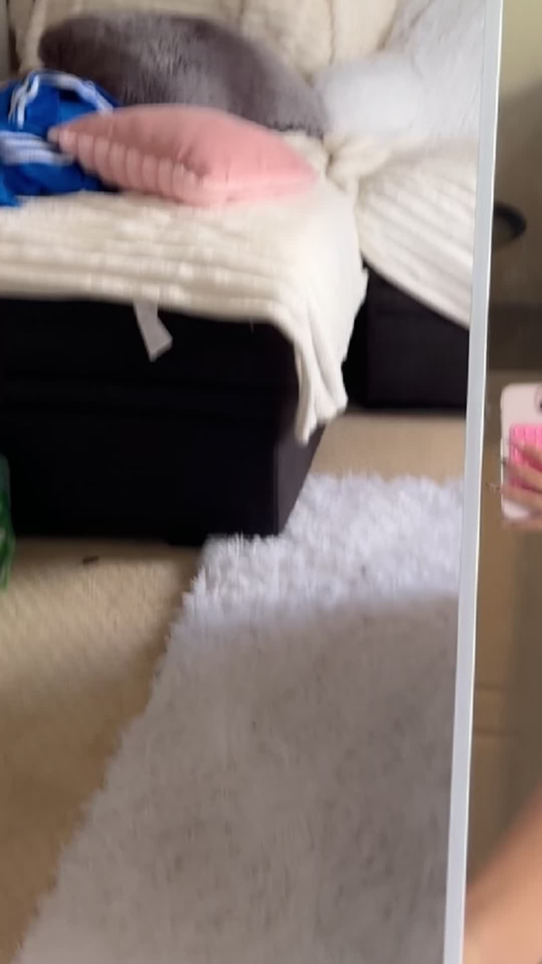 if your girl doesn't send you nudes while you're a work she's not the one - free porn video