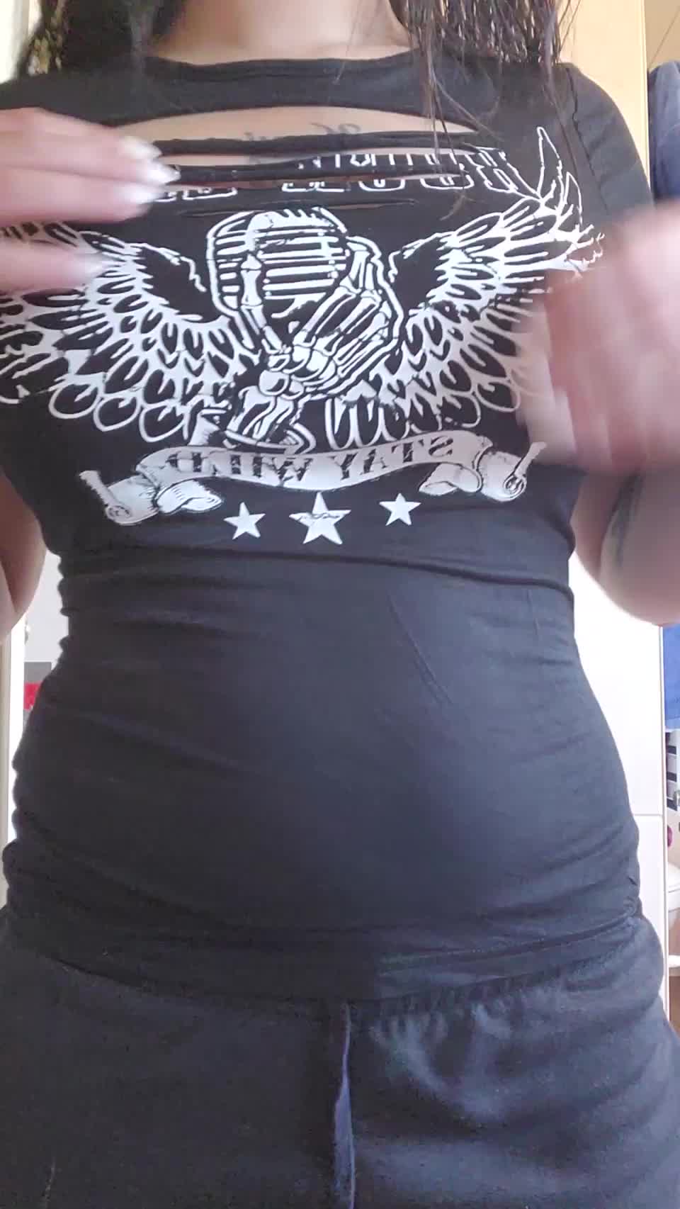 This shirt makes me look flat chested - free porn video