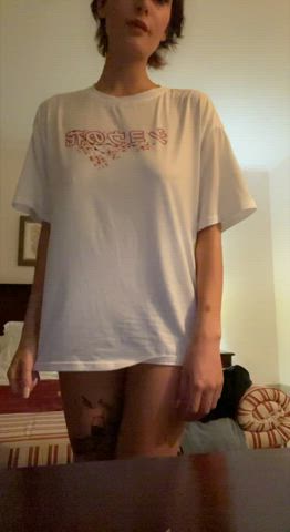 would you like the kind of shy girl who waits like this at you bedroom? - free porn video