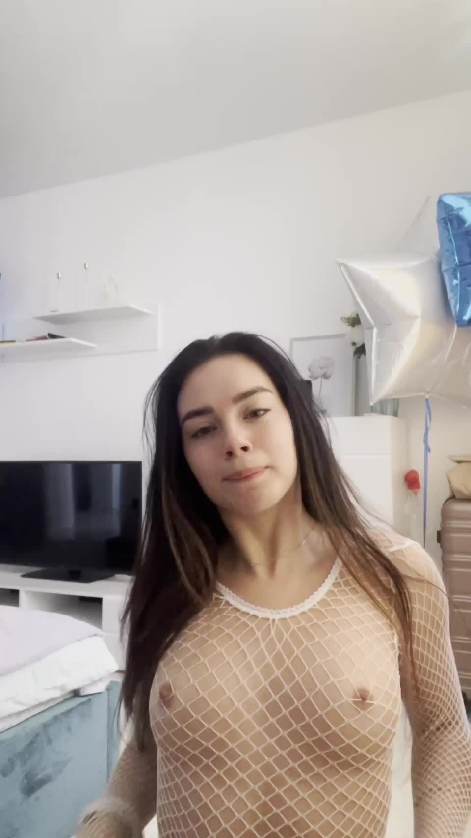 19 yo with body insecurity pls be nice - free porn video