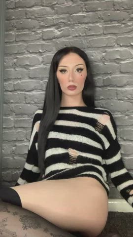 Would you date a girl who has a bigger cock than you?🤭🍆 - free porn video