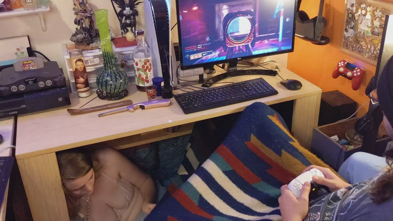 Under the desk support during a PvP match - free porn video