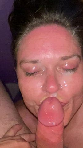 I’m even happy when I have cum in both of my eyes. I think I’m ready for a bukkake. Who’s in? - free porn video
