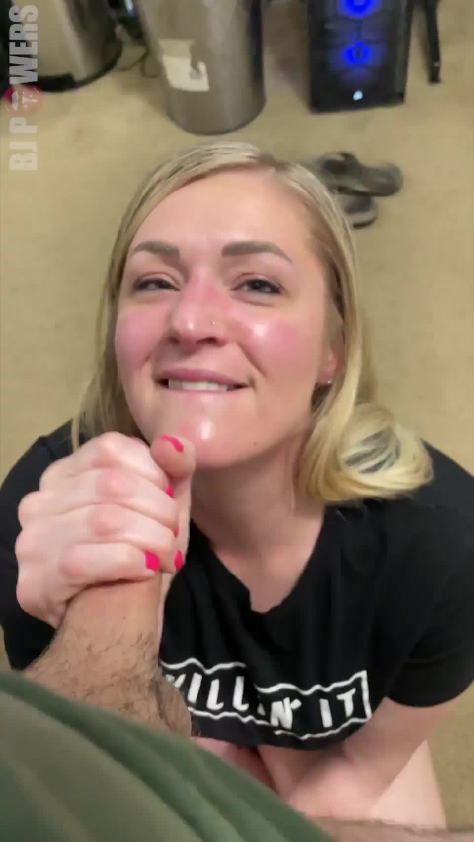 Cum give me a nice shot of your load - free porn video