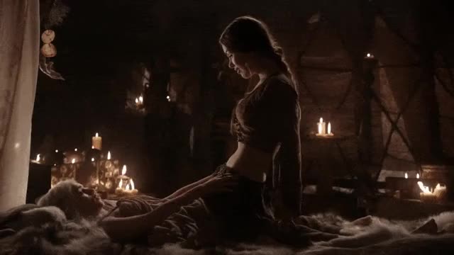 Roxanne Mckee riding Emilia Clarke was the best scene in GoT - free porn video