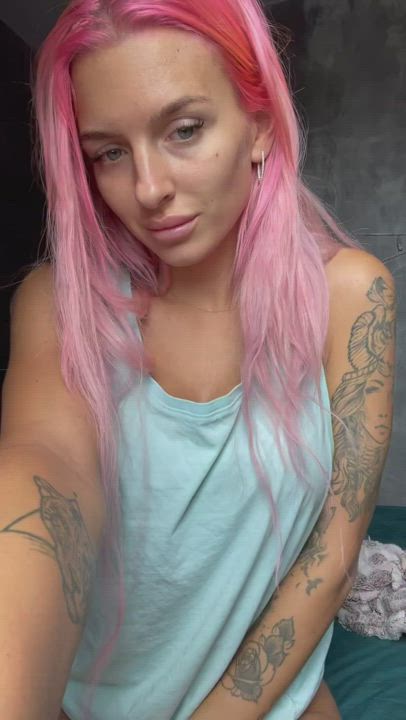 morning strip from a hot girl in fancy hair! 22F - free porn video