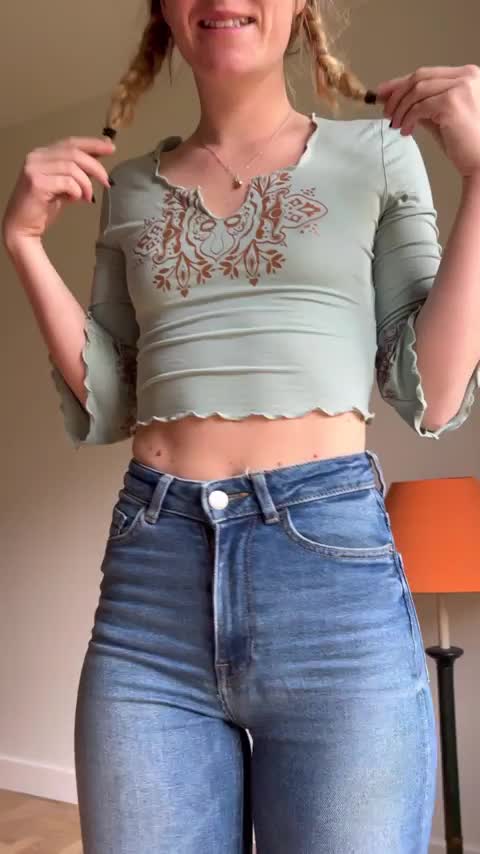 Hands up if you like petite girls - free porn video