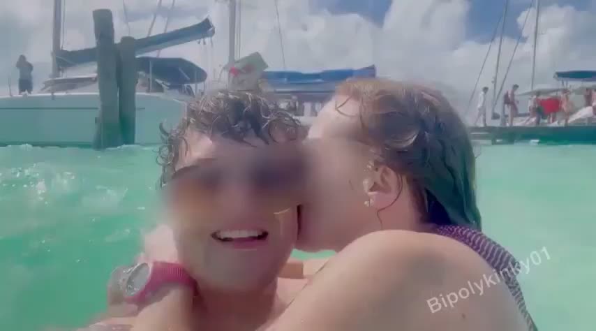 Didn’t really care that hundreds of people were on the beach; in fact, it just added to the thrill! - free porn video