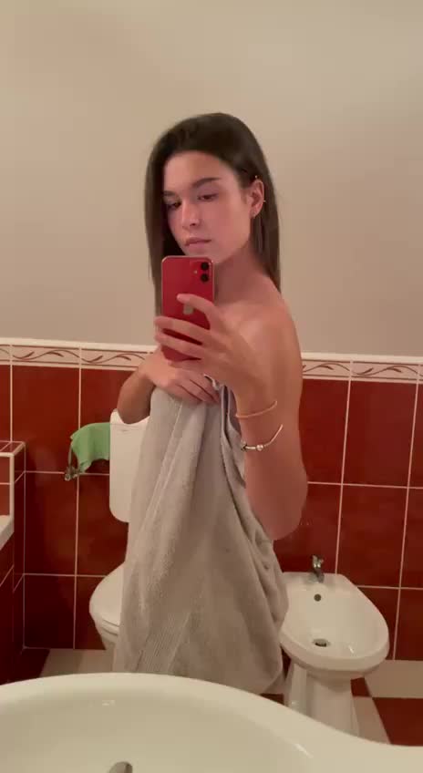 Is this what a cute teen looks like for older men ? - free porn video