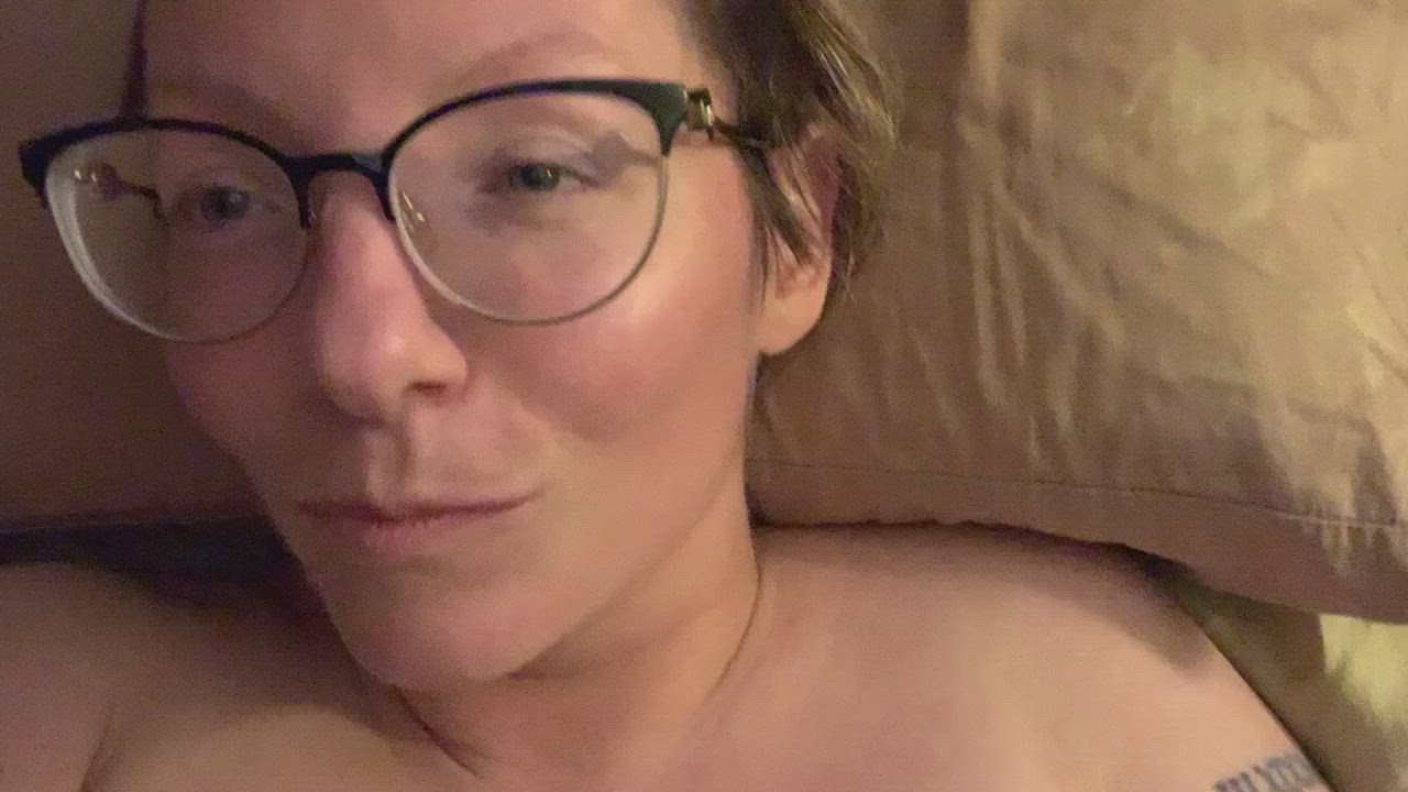 Any one dig pale, old, big breasted women with short hair, glasses? - free porn video