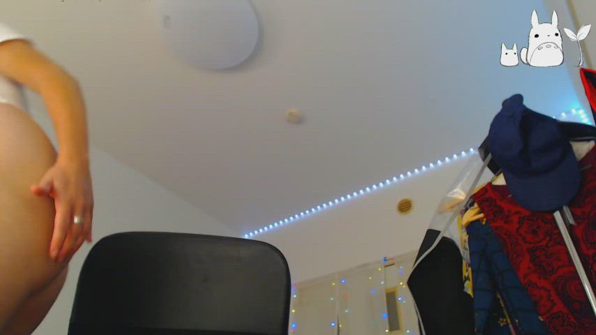 Spreading my butt cheeks. - free porn video