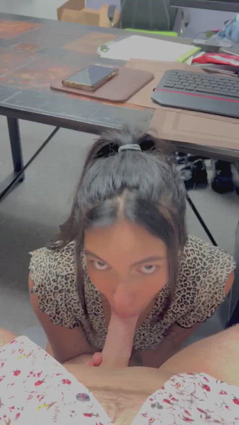 Blowjobs at work hit different - free porn video