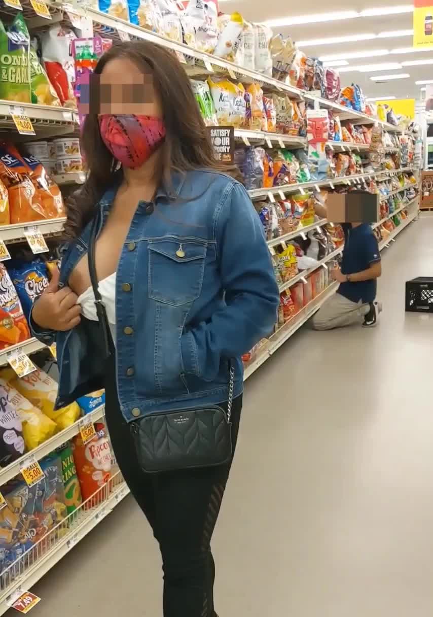 I'm flashing my KNOCKER in front of a STOCKER - free porn video