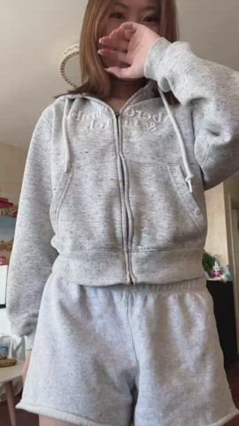 Wait until I take off my hoodie ! - free porn video
