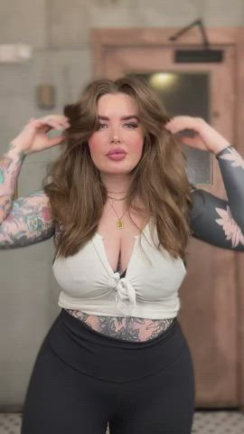I’m the type of girl to send you a “meet me in the bathroom” so you I can walk around with your cum inside me for the reset of our date - free porn video