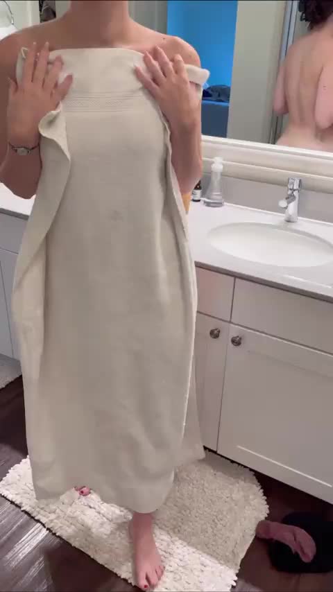 You probably didn’t think an 18 year old could have such a big booty 😊 - free porn video