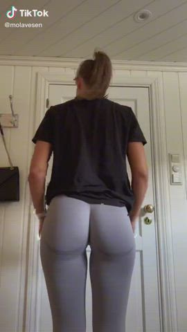 Showing off her back - free porn video