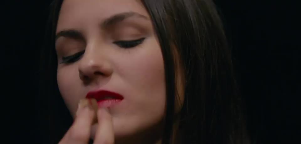 Victoria Justice [Naomi and Ely's No Kiss List] - free porn video