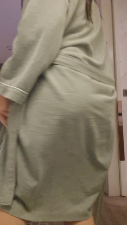 I am a naughty thai girl looking for older guys to fuck - free porn video