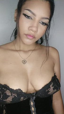I love to show my tits so everyone can see them hihi - free porn video