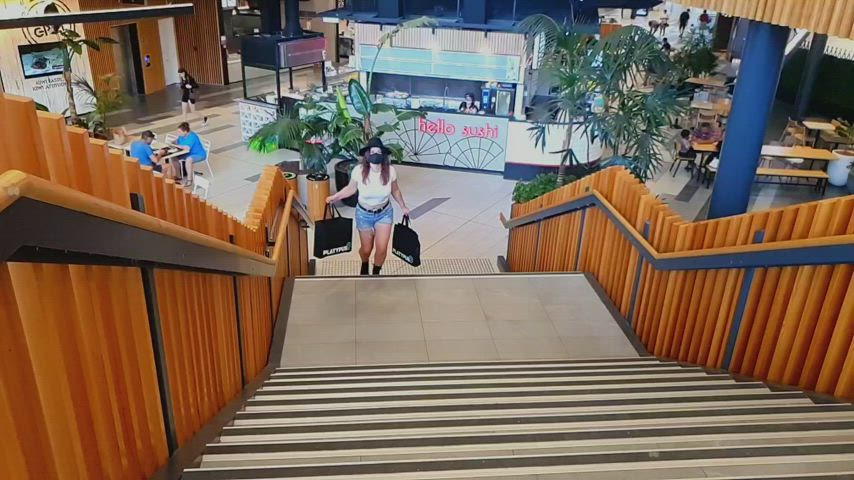 Shopping Braless [gif] - free porn video