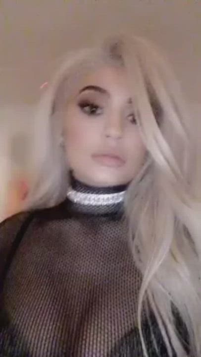 Kendall vs Kylie - free porn video