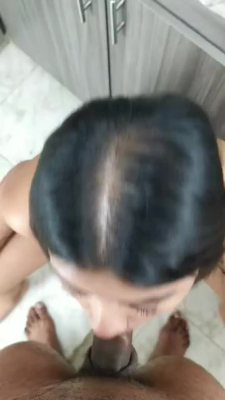 I love giving head in the kitchen - free porn video